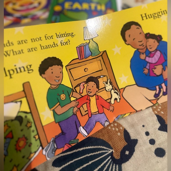 Kids book bundle! (4 books about life lessons!) - Picture 11 of 11
